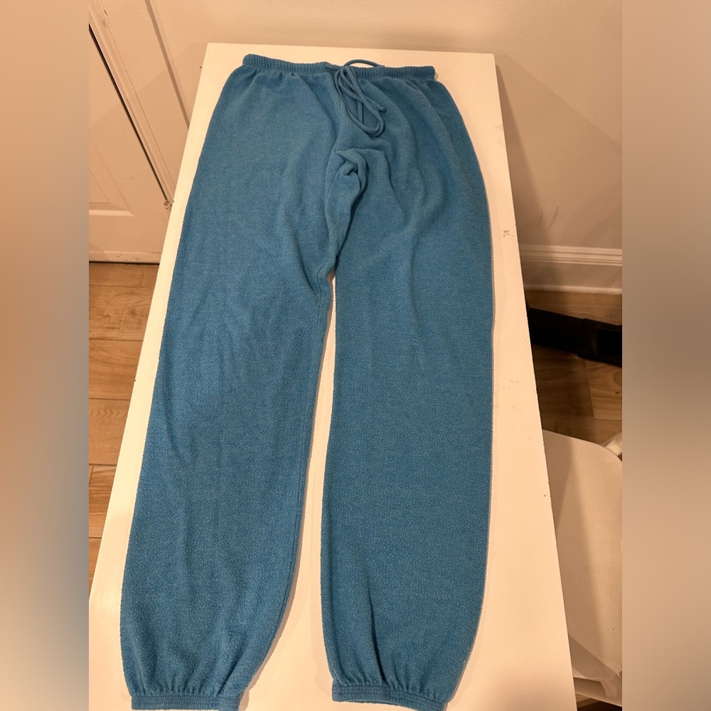 i got there soo soft sweats form mixogaly